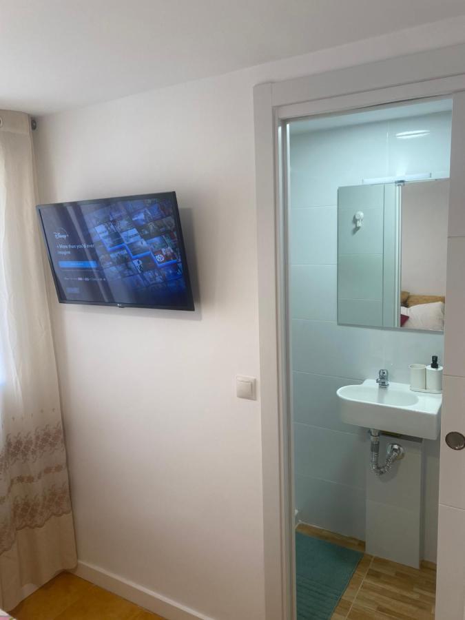 Habitaciones Con Bano Y Cocina Privada บาเลนเซีย ภายนอก รูปภาพ