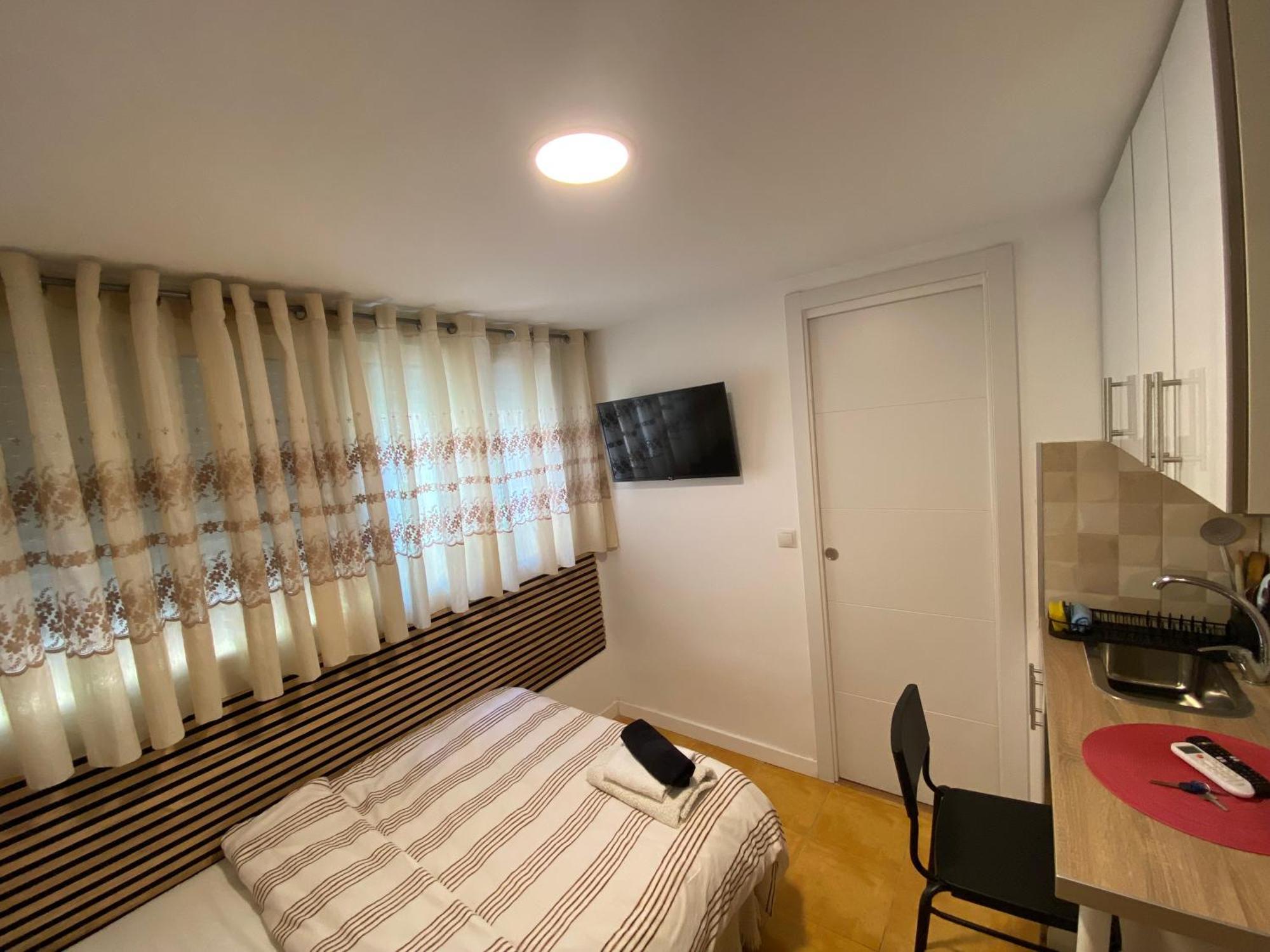 Habitaciones Con Bano Y Cocina Privada บาเลนเซีย ภายนอก รูปภาพ