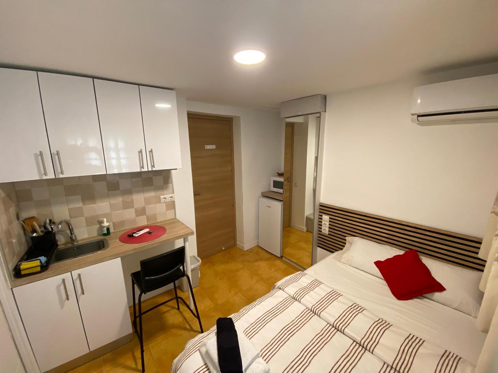 Habitaciones Con Bano Y Cocina Privada บาเลนเซีย ภายนอก รูปภาพ