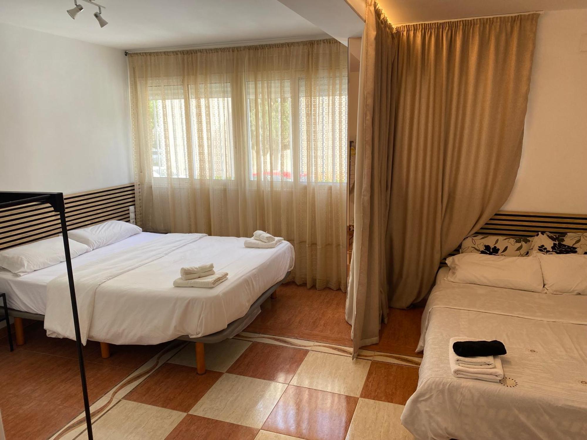 Habitaciones Con Bano Y Cocina Privada บาเลนเซีย ภายนอก รูปภาพ
