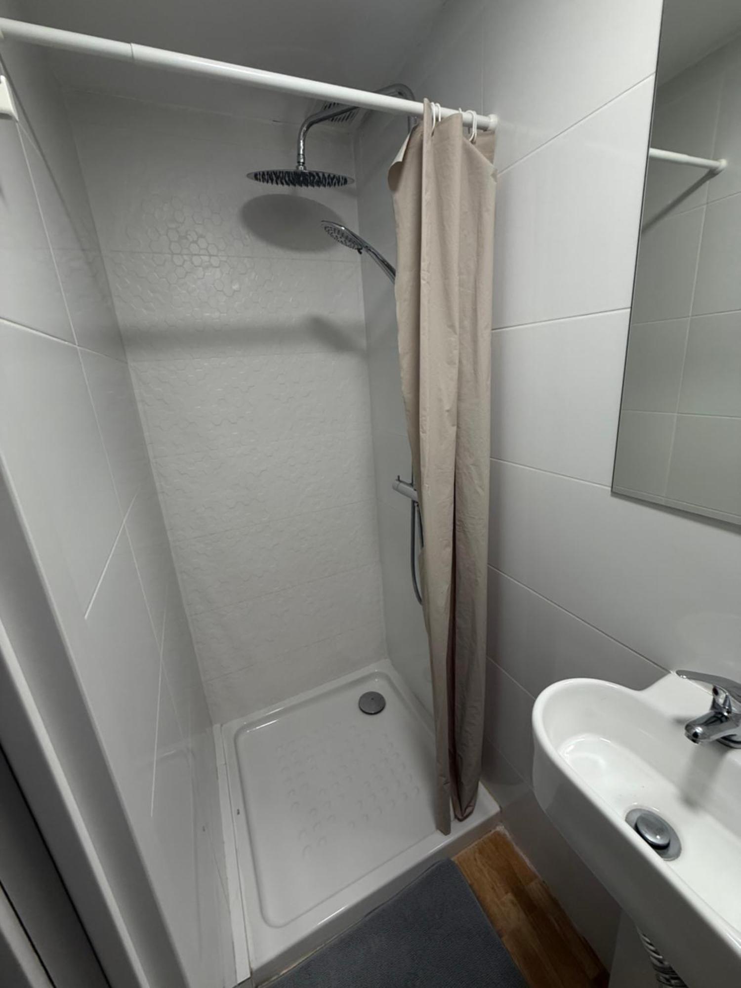 Habitaciones Con Bano Y Cocina Privada บาเลนเซีย ภายนอก รูปภาพ
