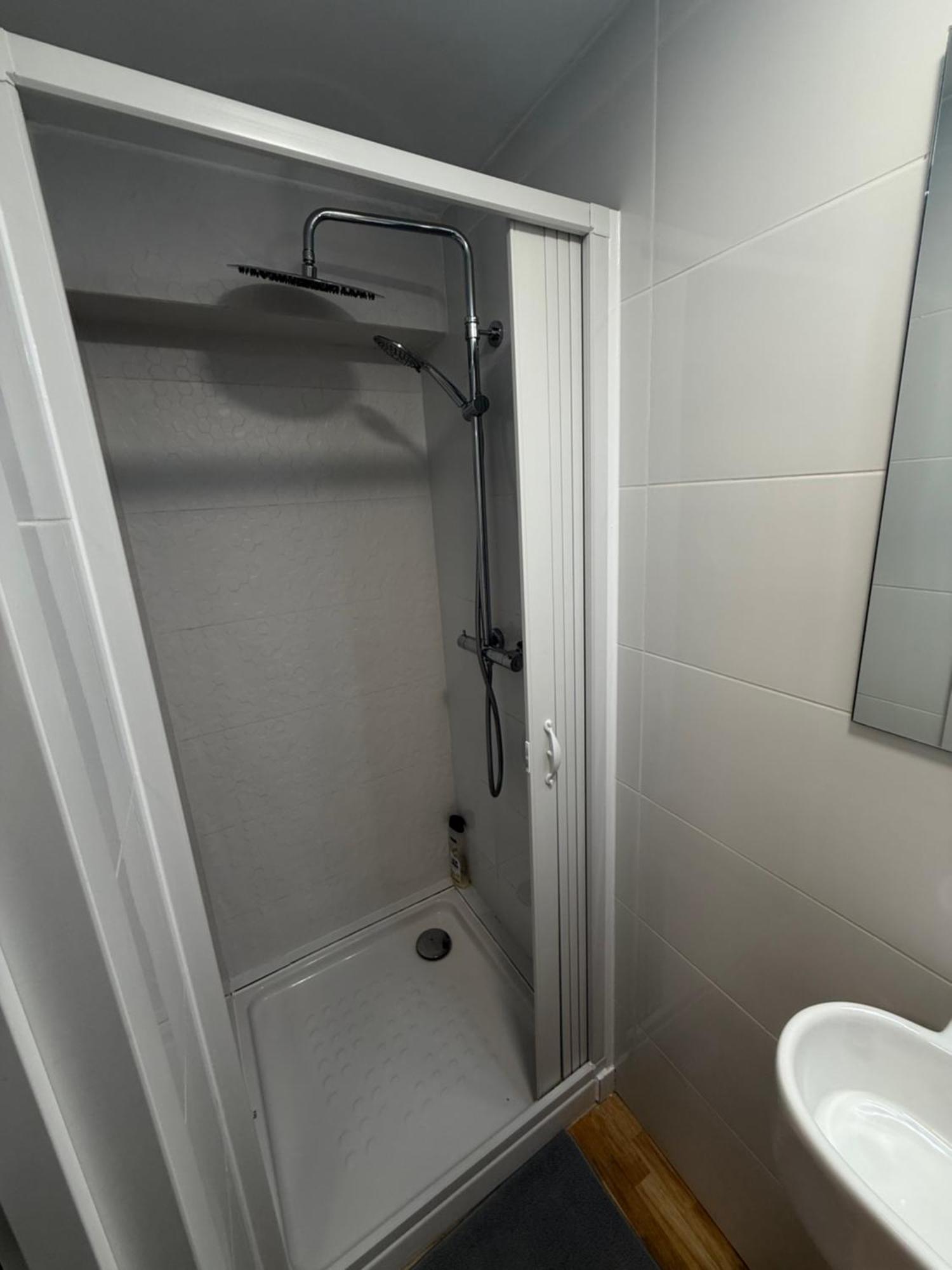 Habitaciones Con Bano Y Cocina Privada บาเลนเซีย ภายนอก รูปภาพ