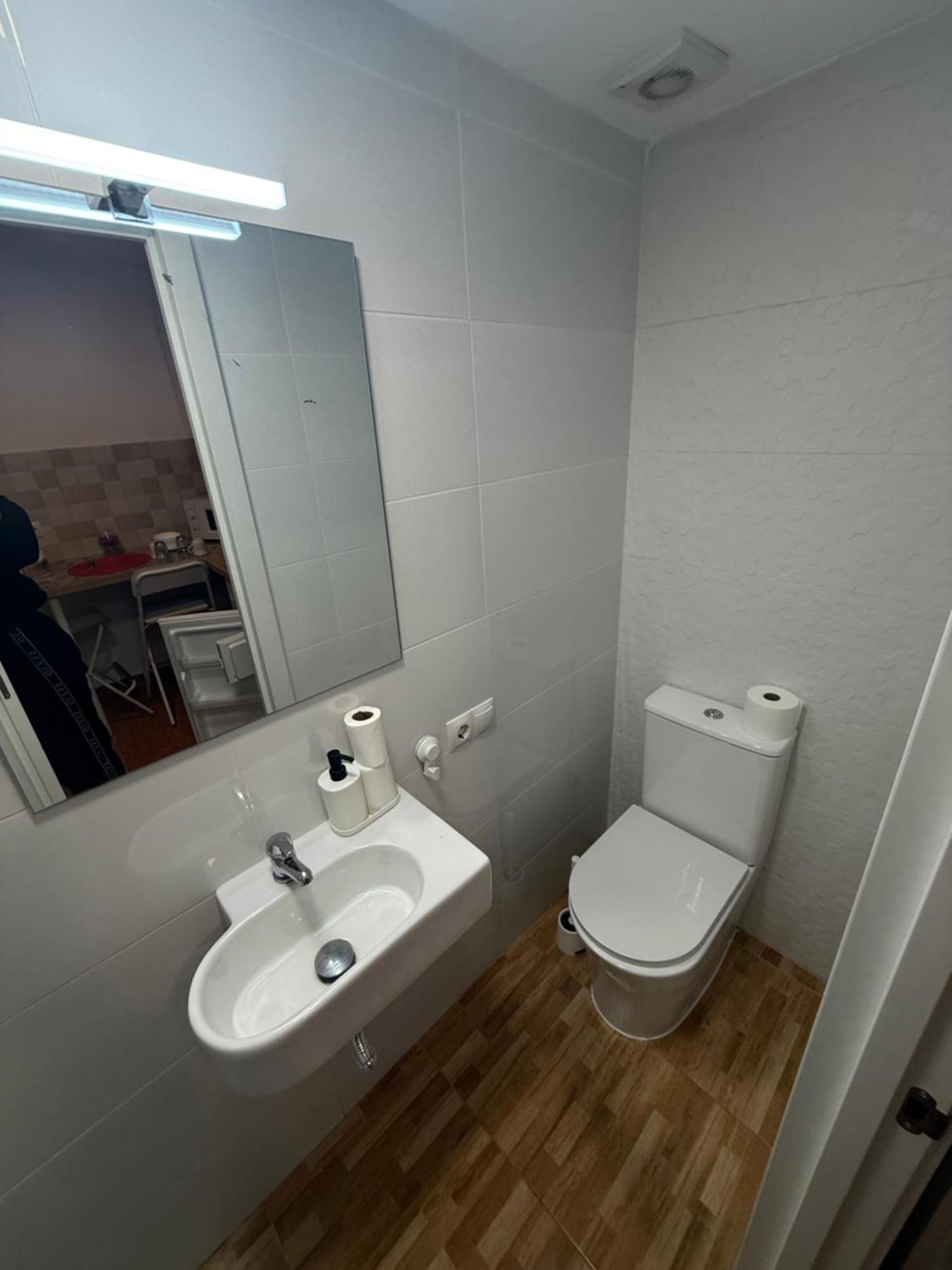 Habitaciones Con Bano Y Cocina Privada บาเลนเซีย ภายนอก รูปภาพ